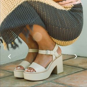 NWT Dolce Vita ELLY in vanilla leather